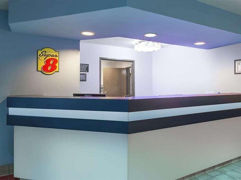 スーパー 8 バイ ウインダム デラバン ニア レイク ジェノバ エクステリア 写真